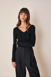 Pullover con scollo a V sulla schiena