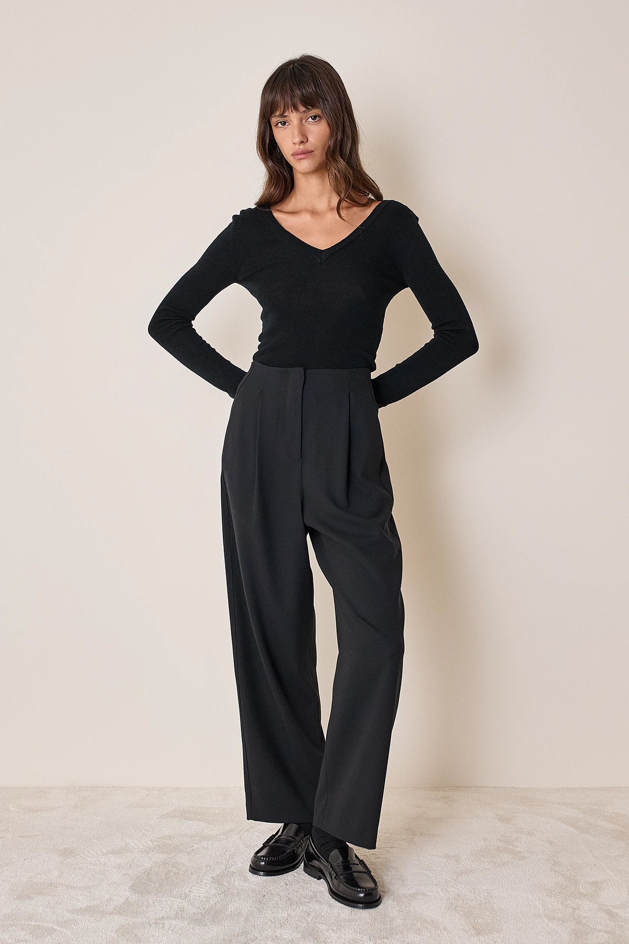 Pullover con scollo a V sulla schiena