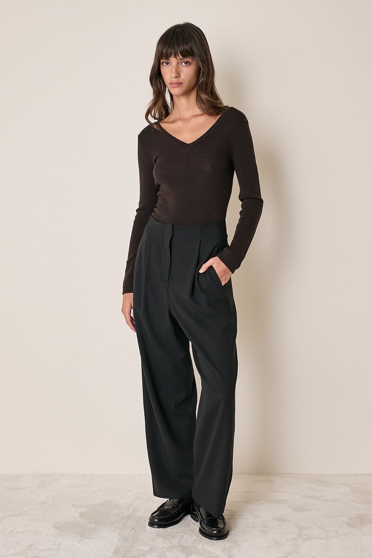 Pullover con scollo a V sulla schiena