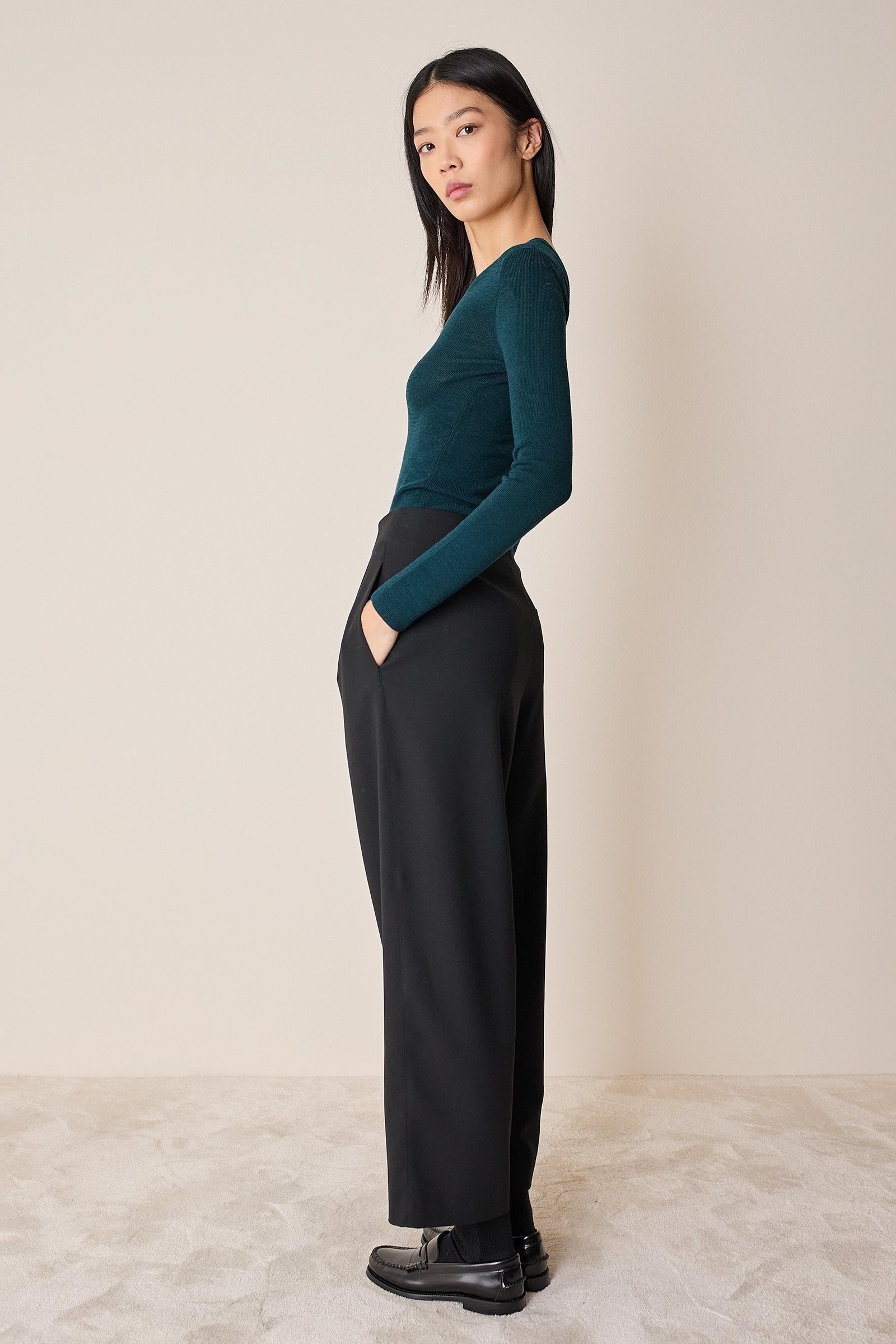 Pullover con scollo a V sulla schiena