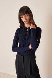 Polo con volant e bottoncini a sfera