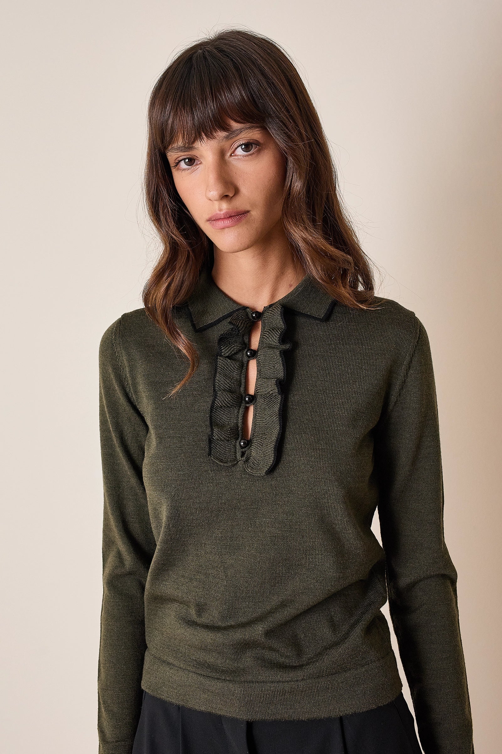 Polo con volant e bottoncini a sfera