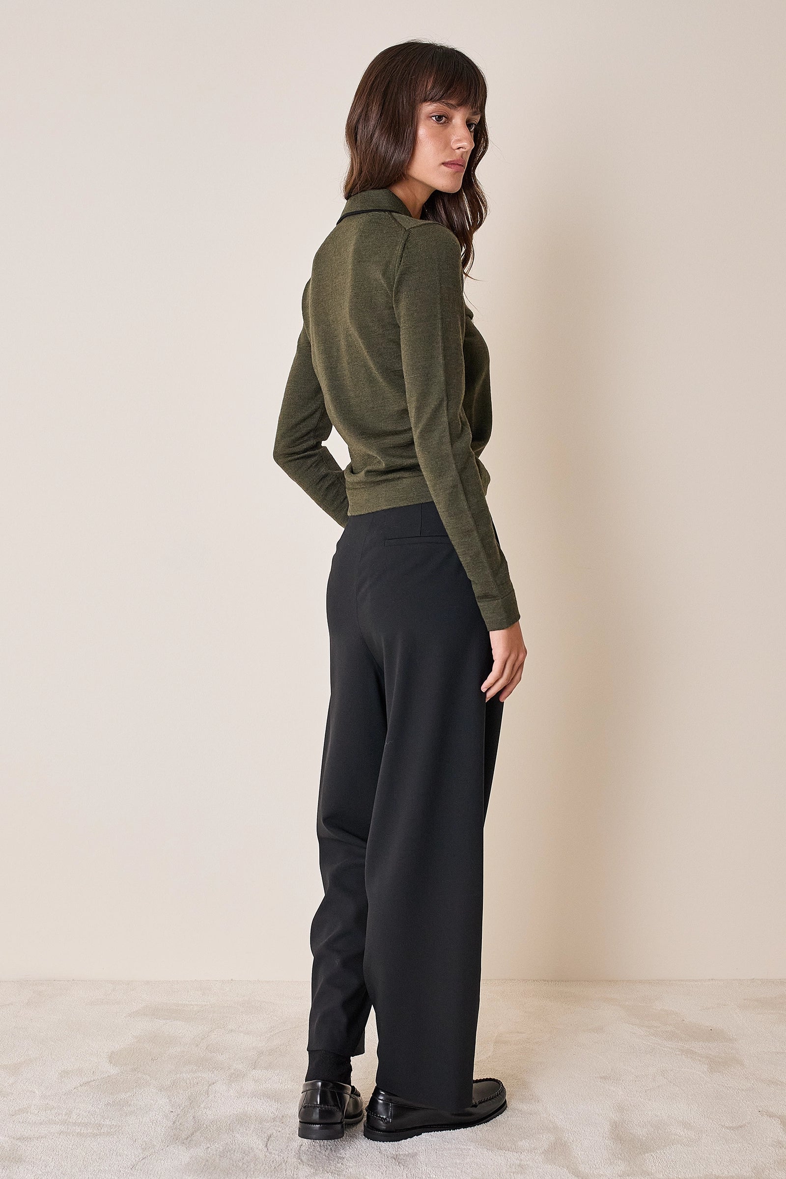 Polo con volant e bottoncini a sfera