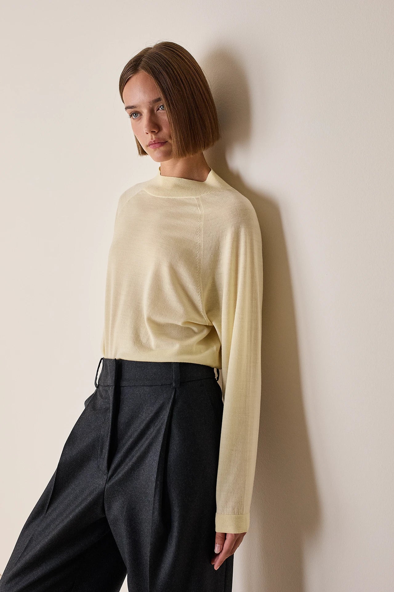 Maglia con collo alto in lana merino