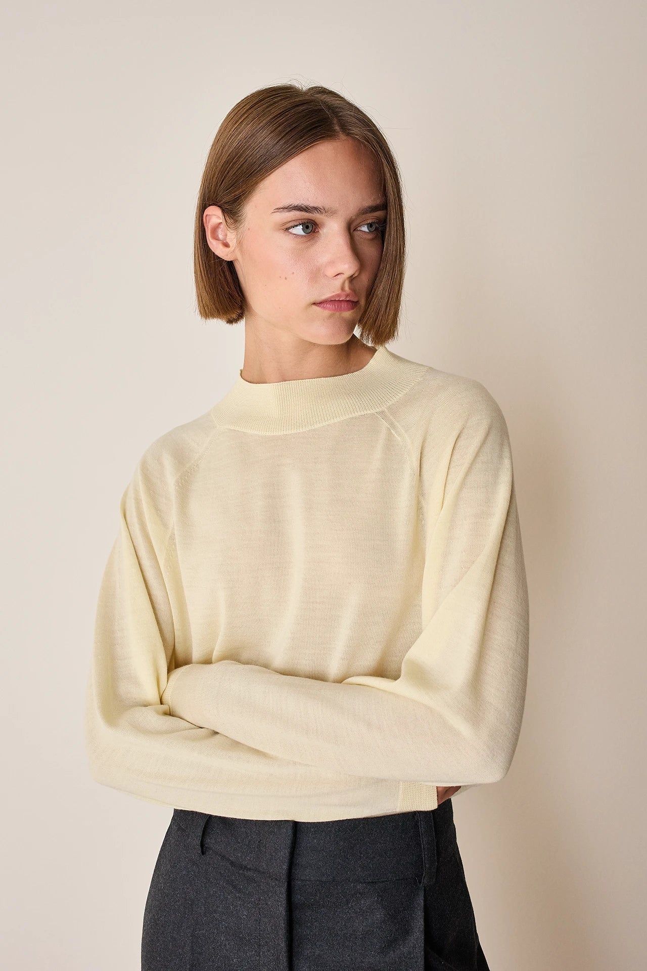 Maglia con collo alto in lana merino