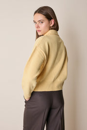 Polo in lana e cashmere con colletto smerlato