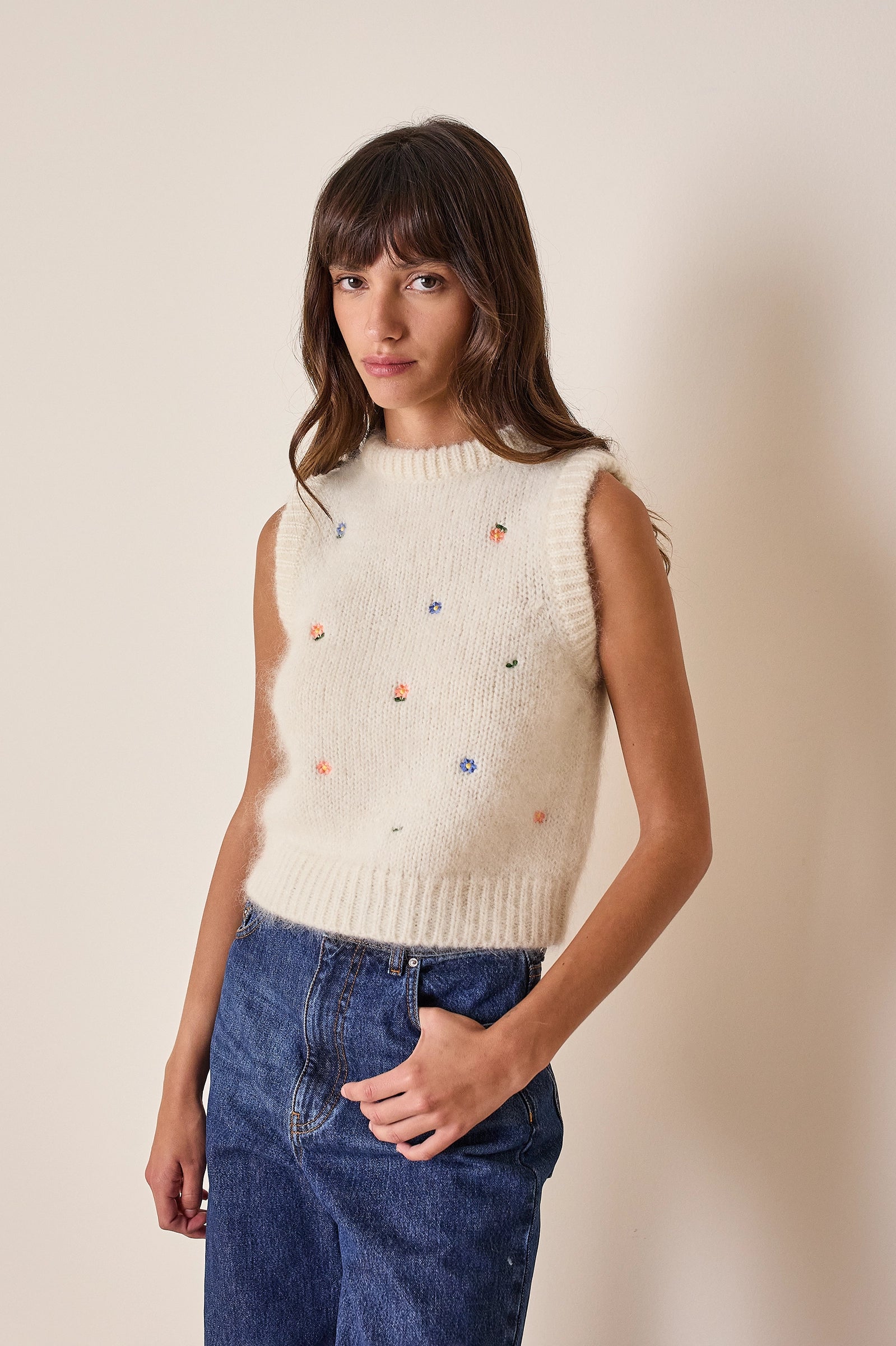 Gilet in mohair con fiori ricamati