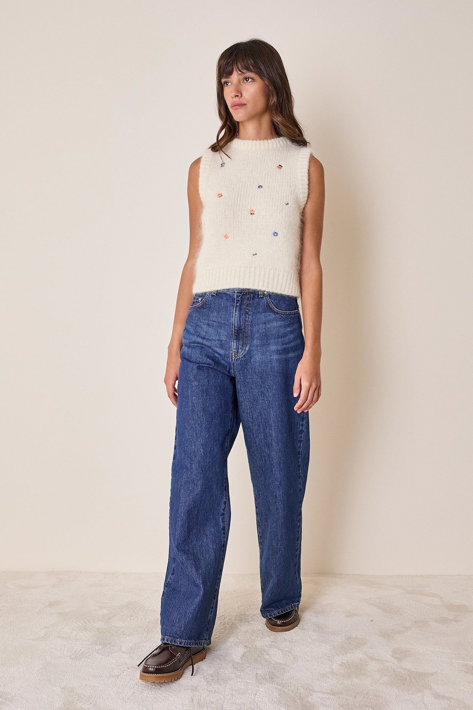 Gilet in mohair con fiori ricamati