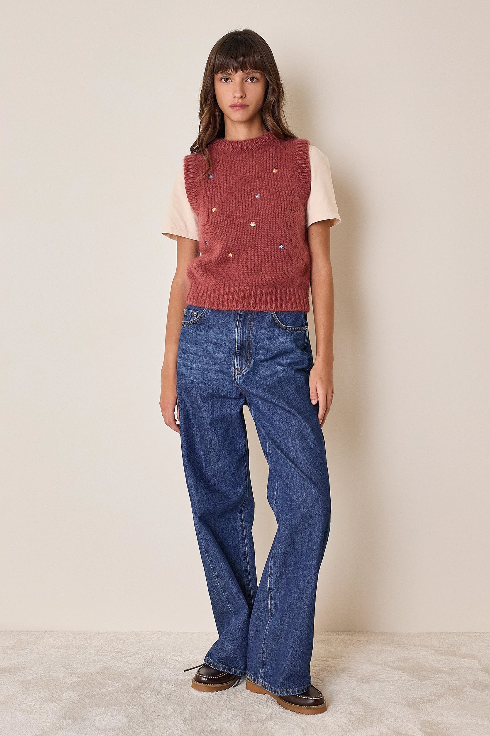 Gilet in mohair con fiori ricamati