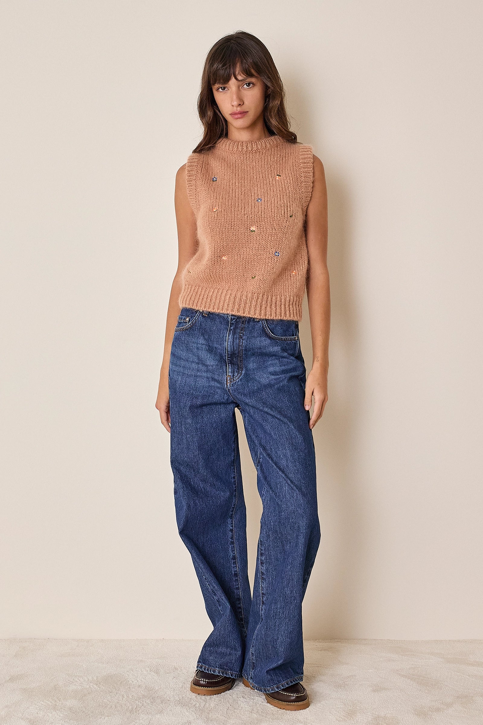 Gilet in mohair con fiori ricamati