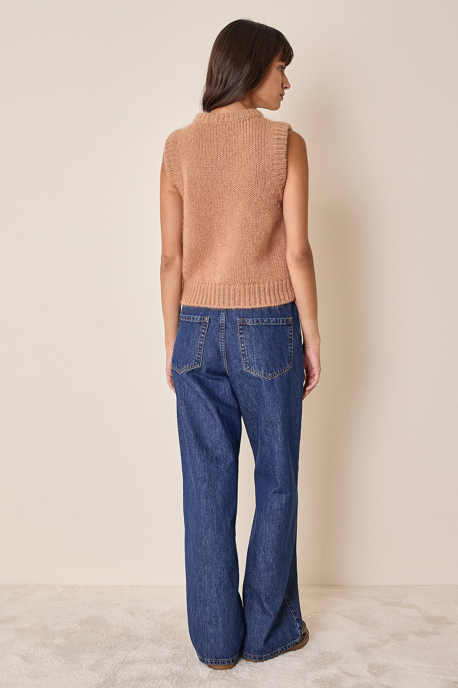 Gilet in mohair con fiori ricamati