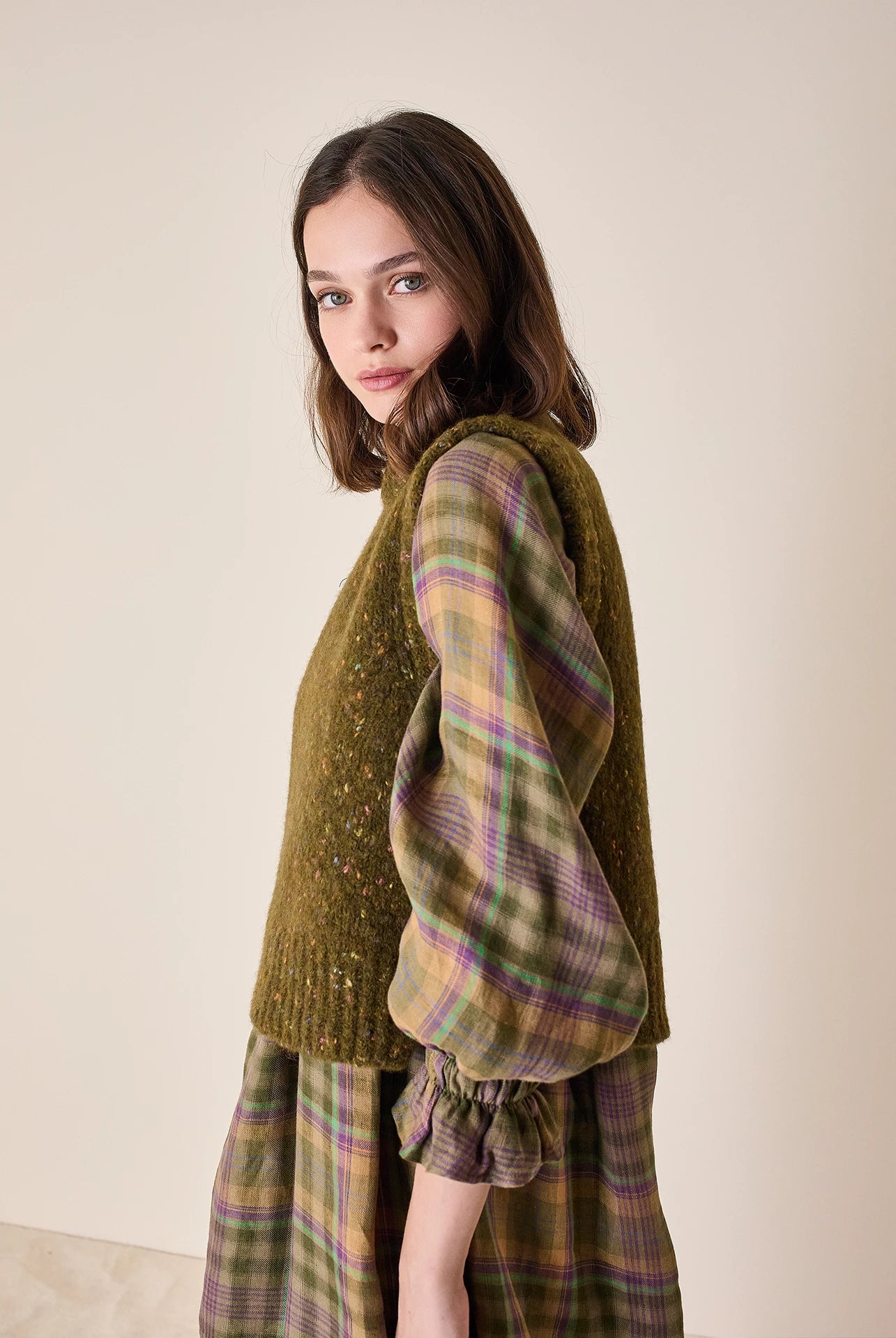 Buttoned mélange yarn vest