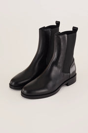 Chelsea boots with rubber sole