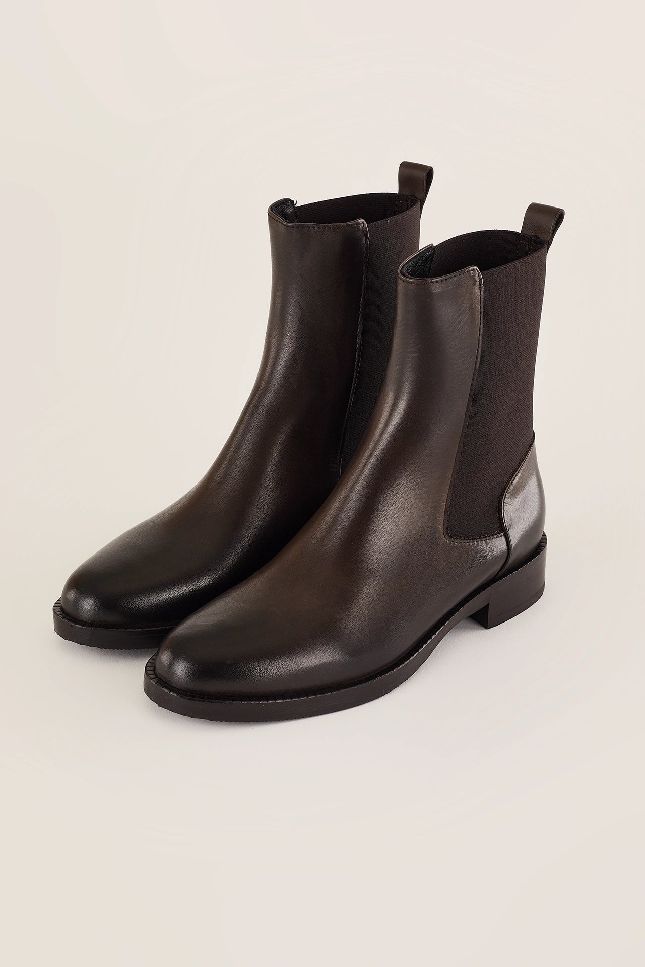 Chelsea boots with rubber sole