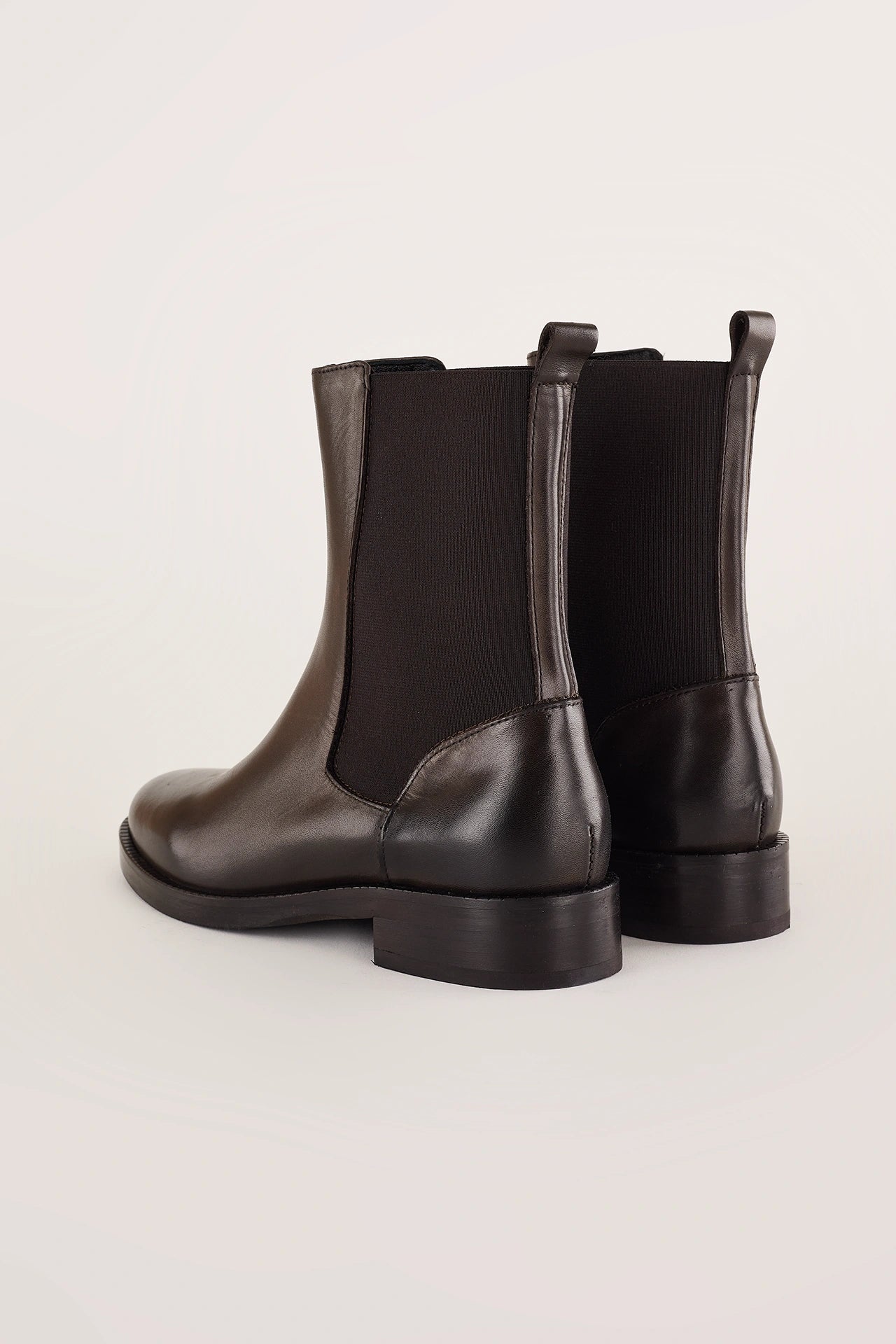 Chelsea boots with rubber sole