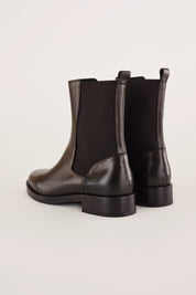 Chelsea boots with rubber sole