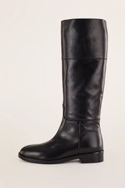 Riding boots with rubber bottom