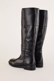 Riding boots with rubber bottom