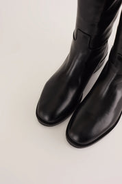 Riding boots with rubber bottom