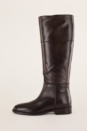 Riding boots with rubber bottom