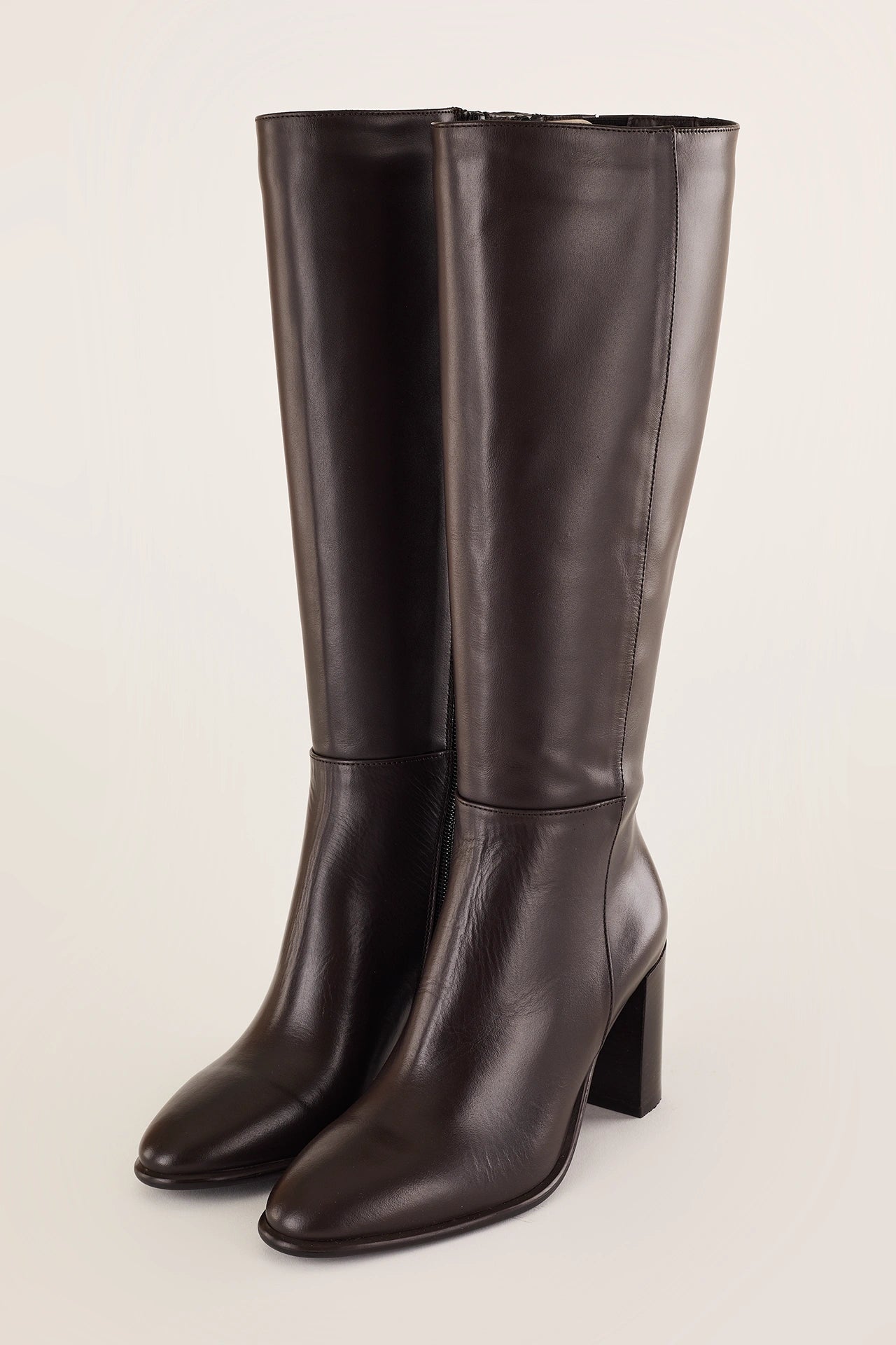 Leather high boots with 8 cm heel
