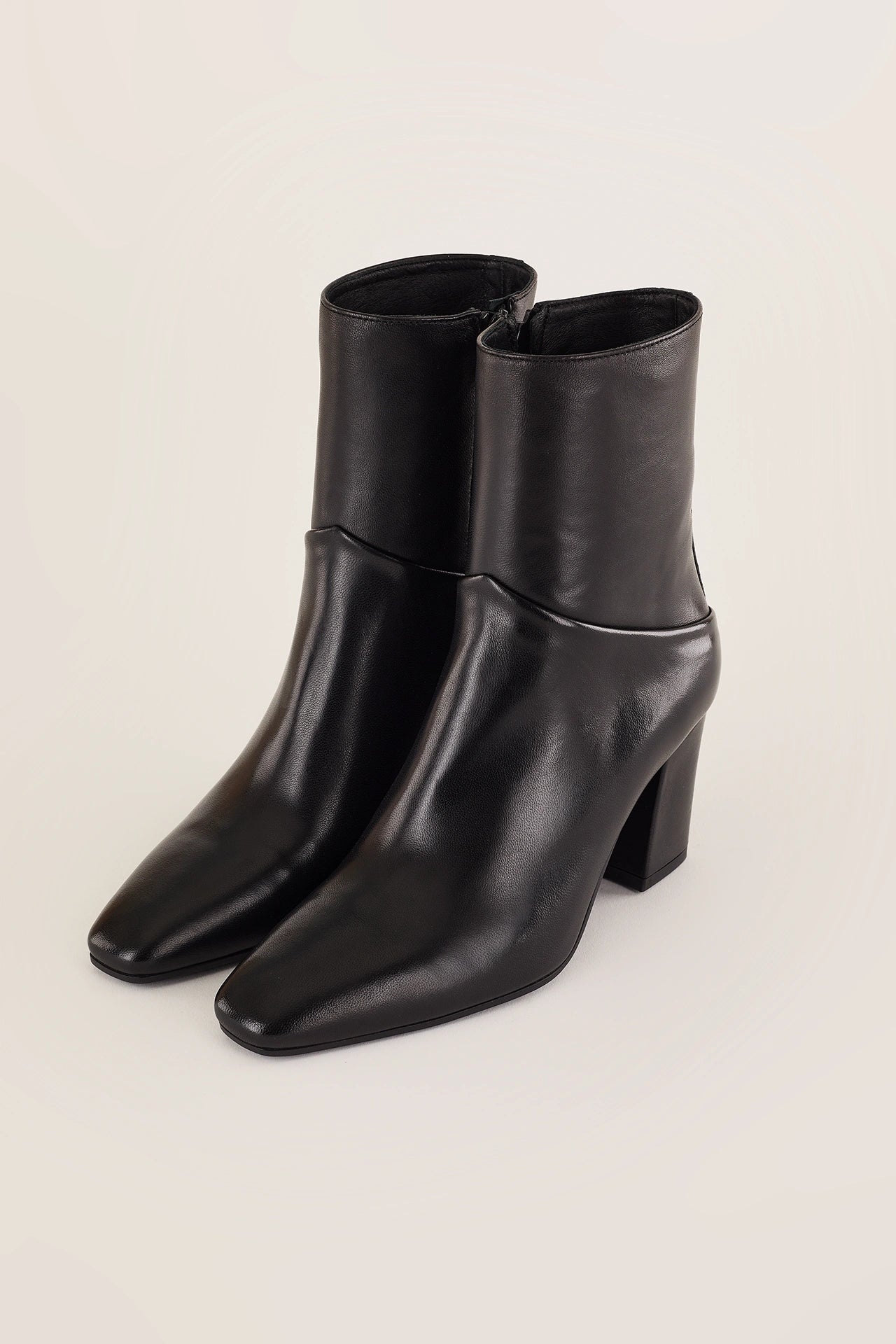 Leather ankle boots with 7 cm heel
