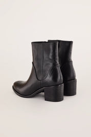 Leather ankle boots with 5 cm heel