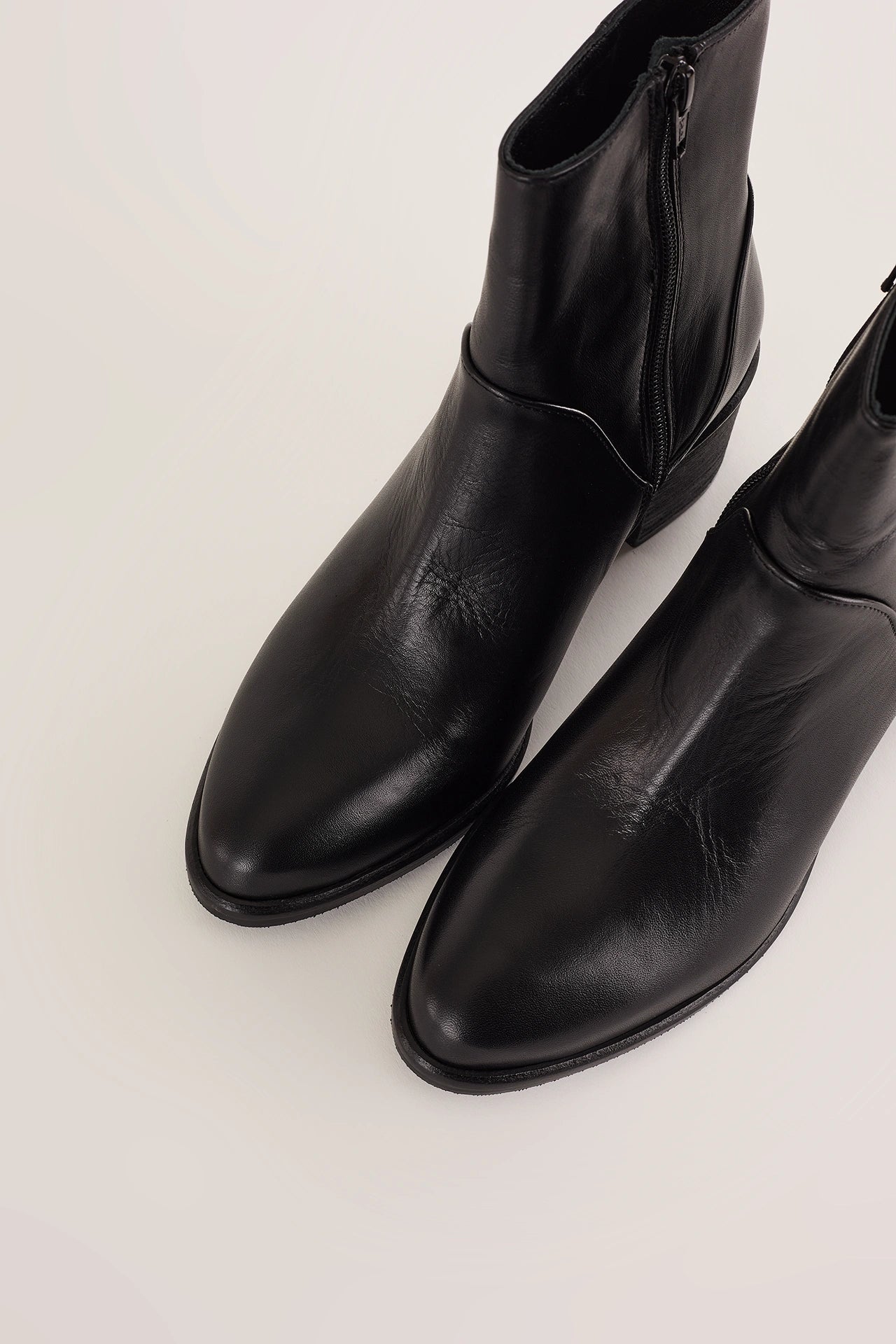 Leather ankle boots with 5 cm heel