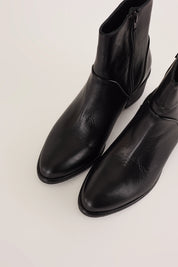 Leather ankle boots with 5 cm heel