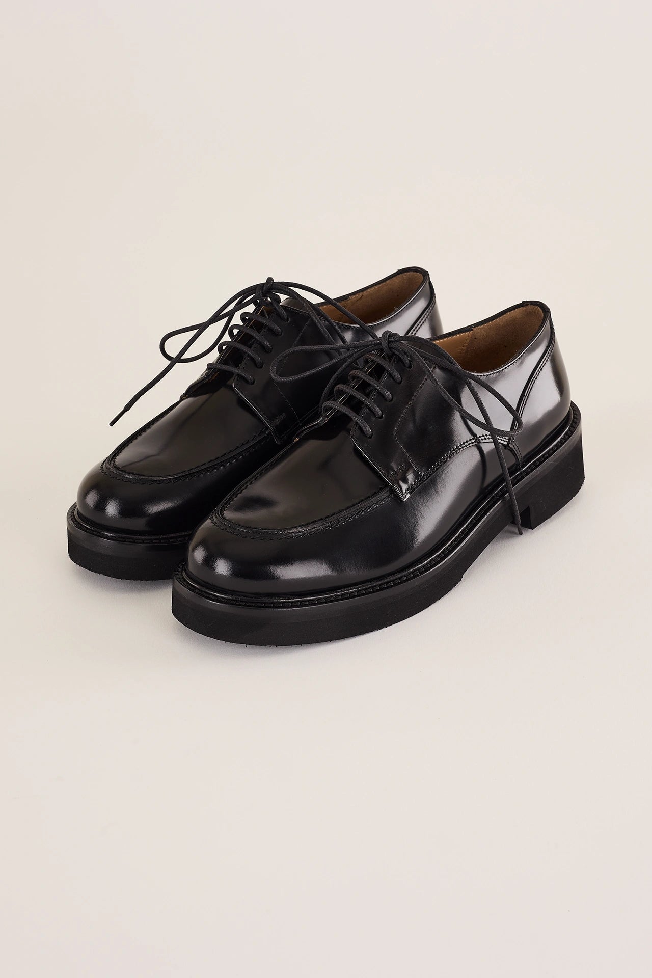 Leather lace-up shoes with chunky sole