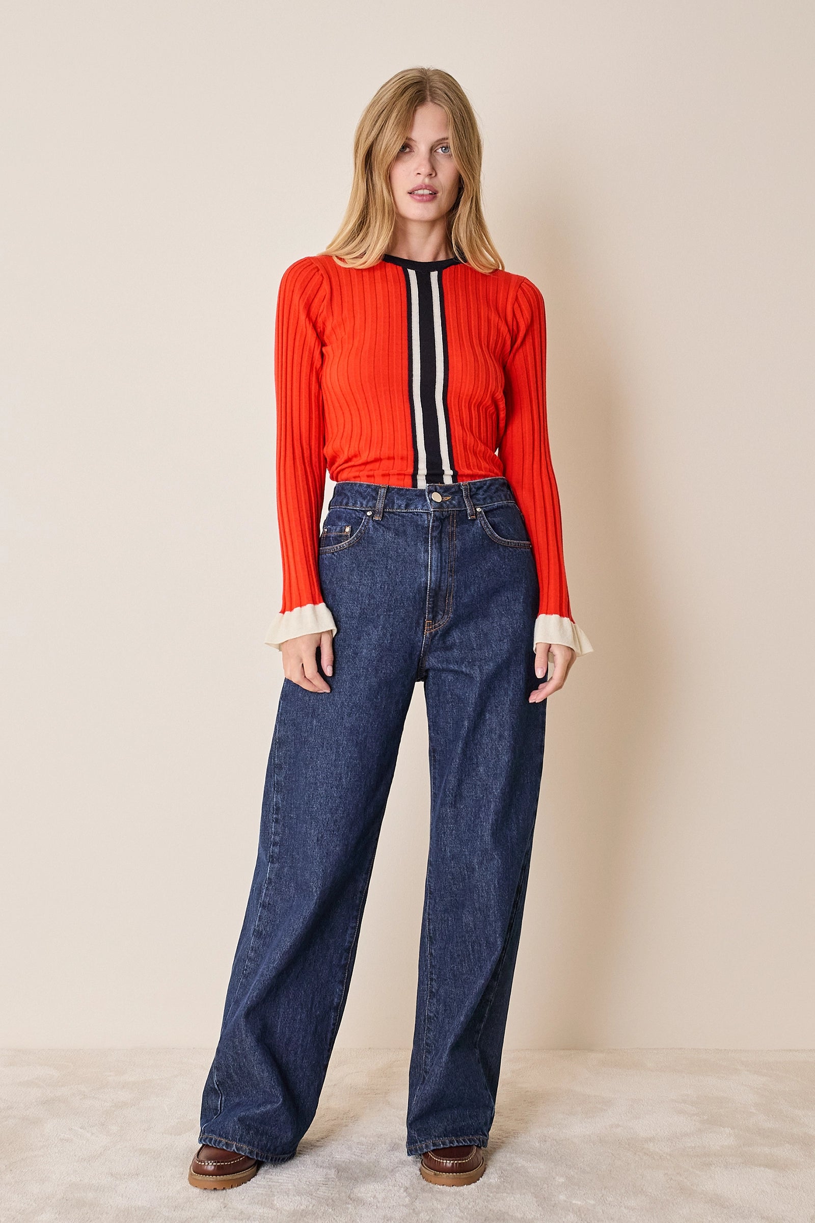 Maglia girocollo con polsini volant