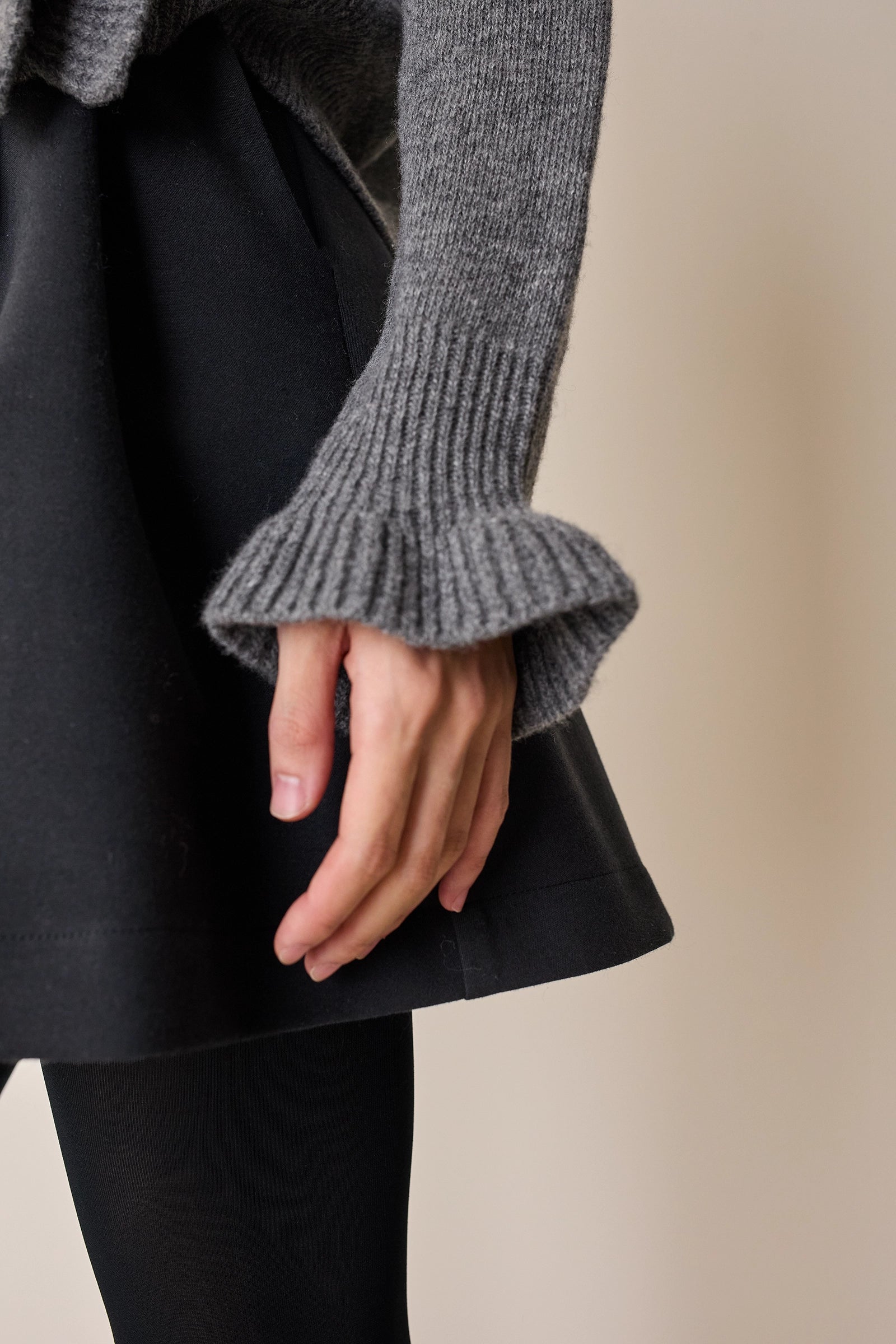 Maglia in lana con volants