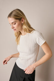 Maglia a costine con bordi arricciati