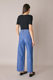 Maglia a costine con scollo quadrato