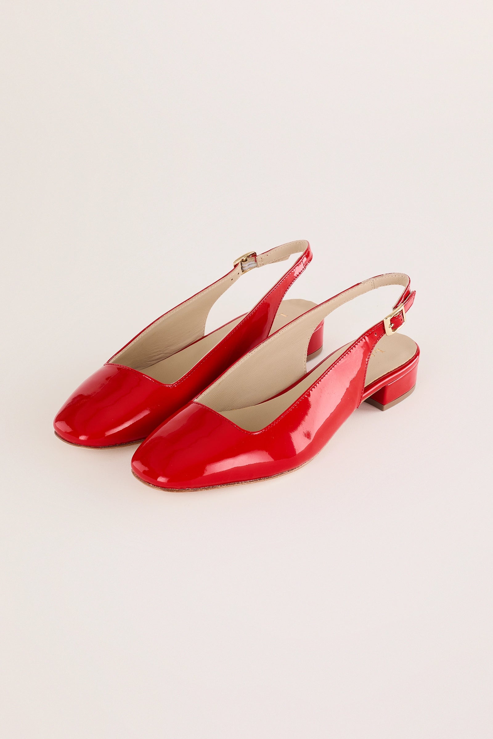 Slingback con scollo quadrato