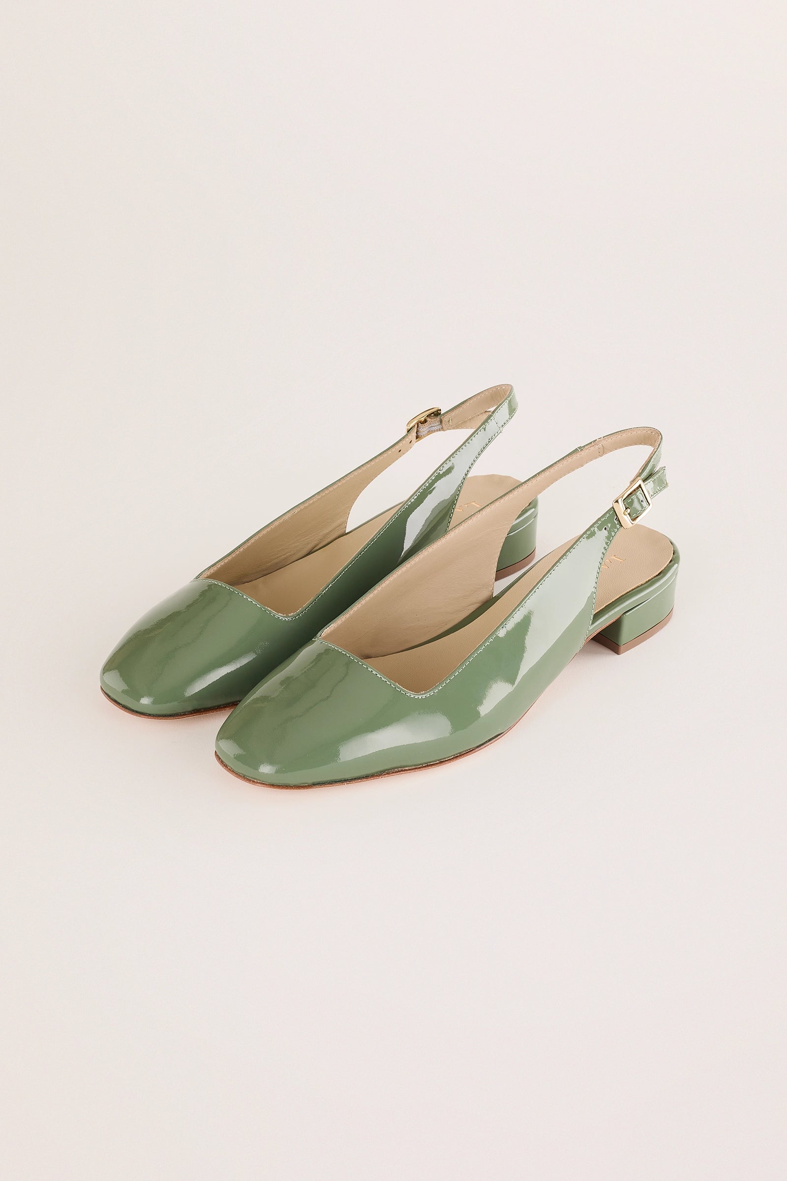 Slingback con scollo quadrato