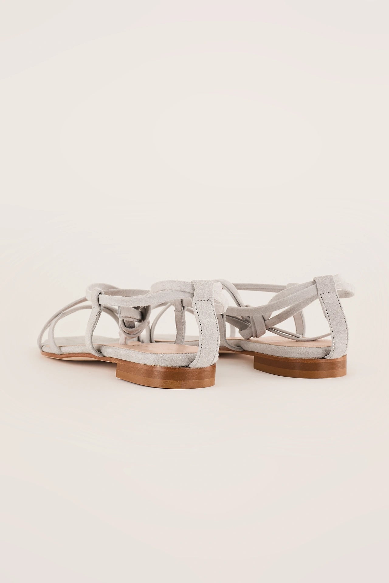 Sandali allacciati