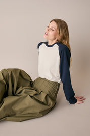 Maglia stile baseball con maniche raglan