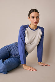 Maglia stile baseball con maniche raglan
