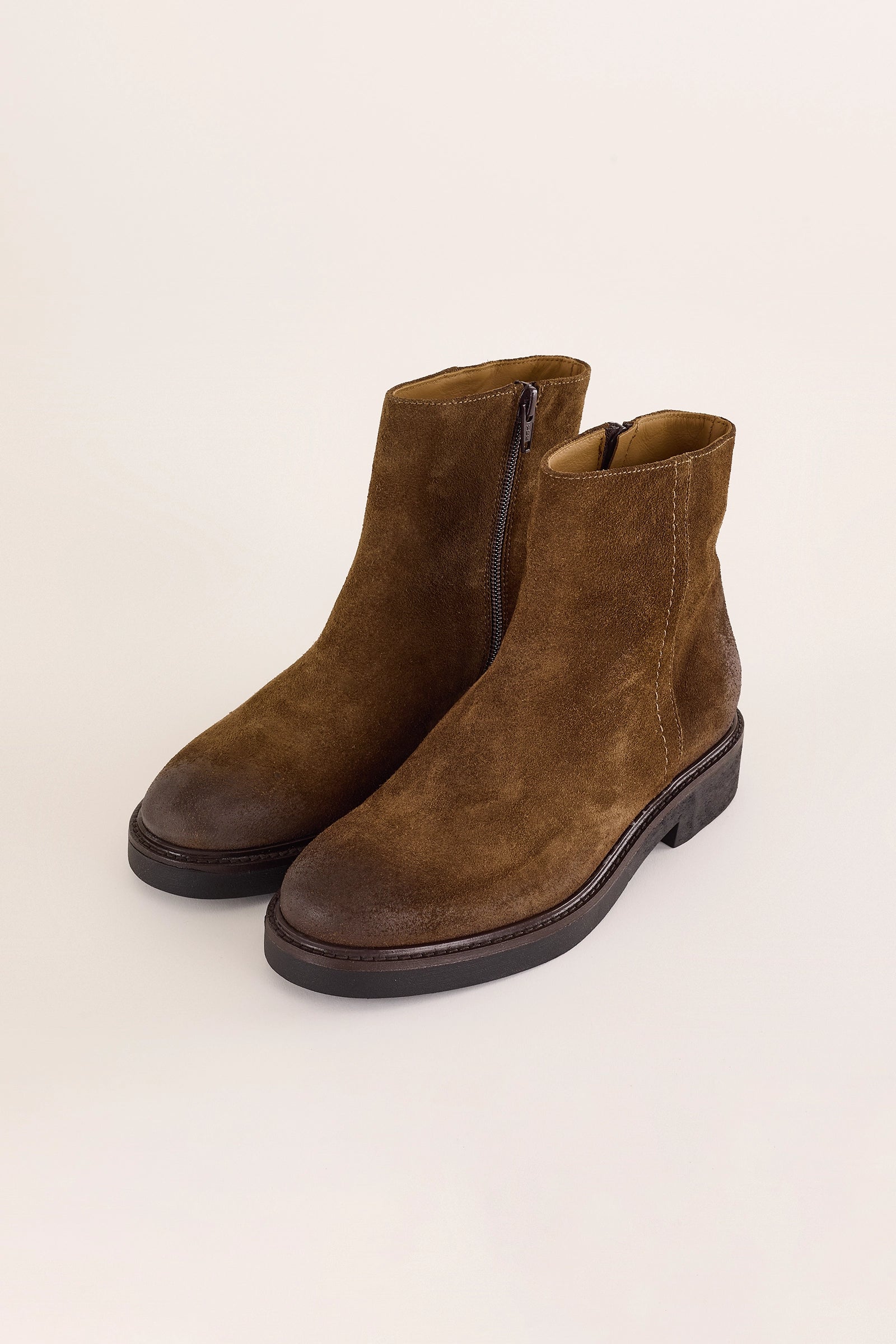 stivaletti in pelle effetto invecchiato, made in italy, camoscio faggio