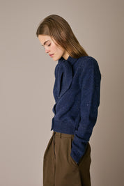 Cardigan in lana con sciarpa blu navy con linea essenziale
