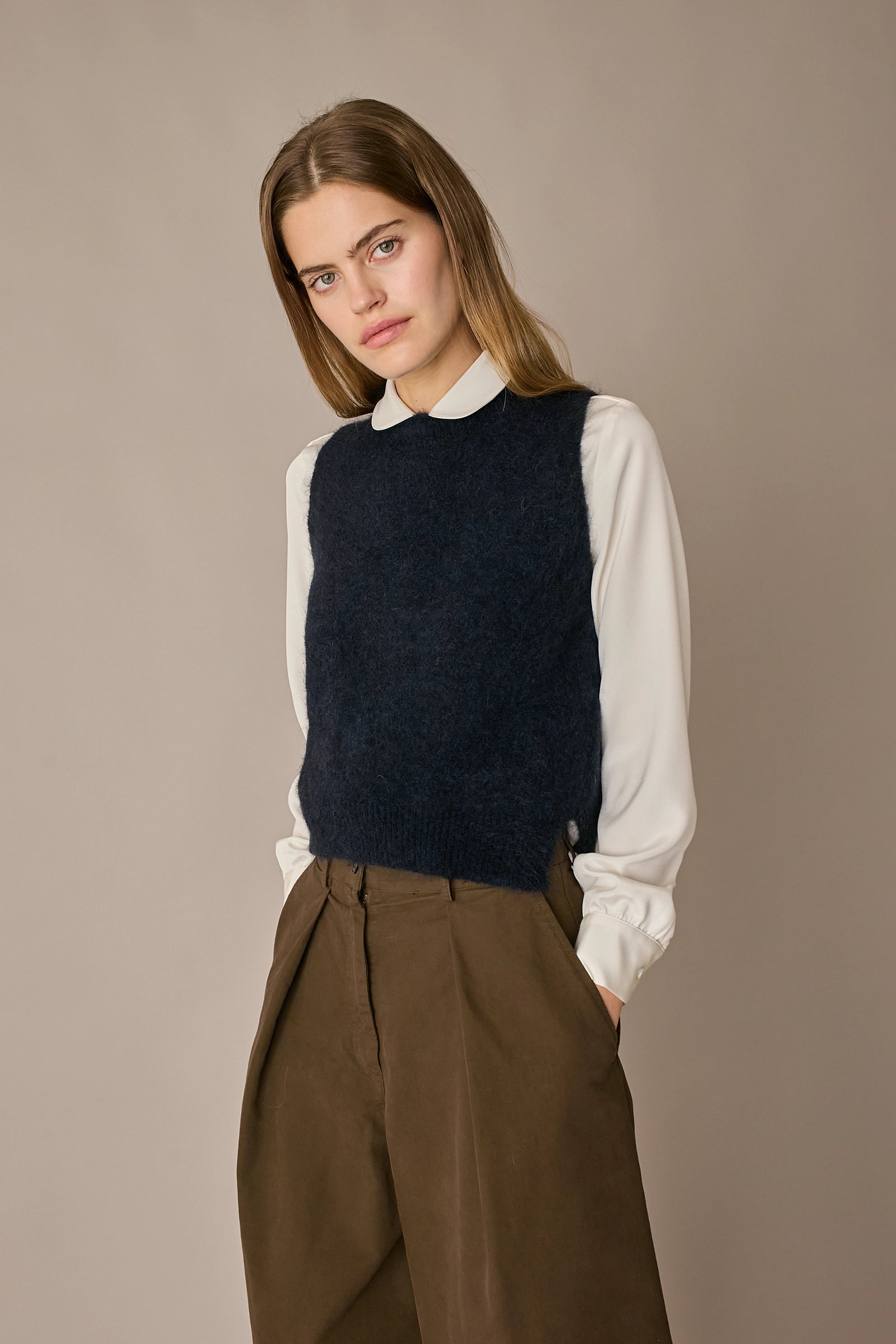 Gilet in lana e mohair blu navy, vestibilità regolare e spacchi laterali
