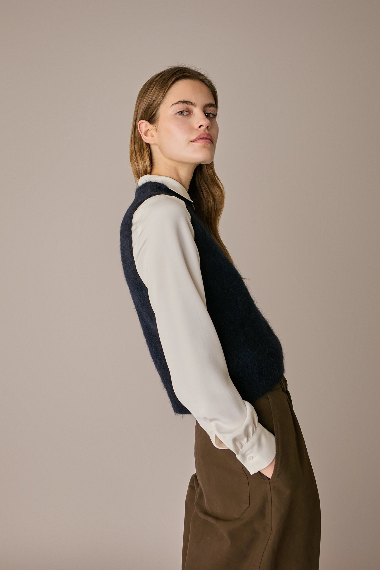 Gilet in lana e mohair blu navy in lana e mohair, spacchi laterali