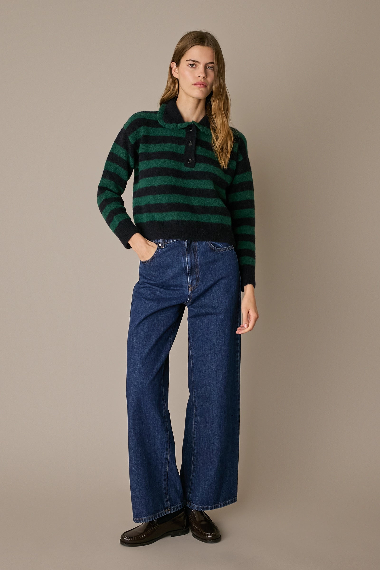 Polo a righe con colletto volant verde - blu con volant