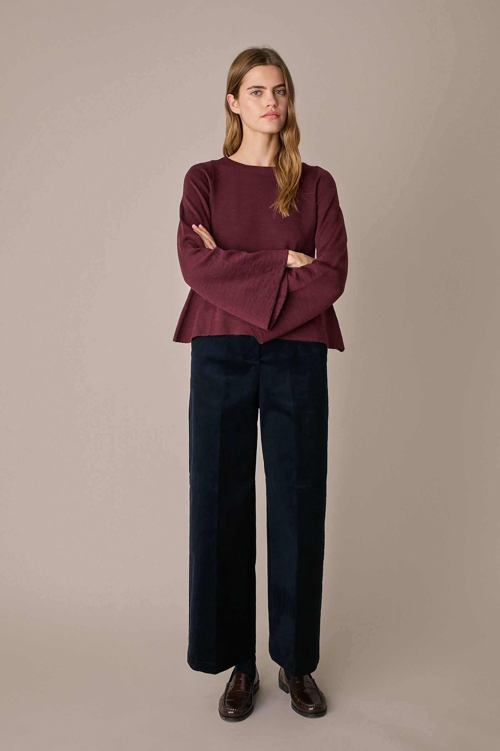Maglia con collo a barchetta e maniche svasate bordeaux