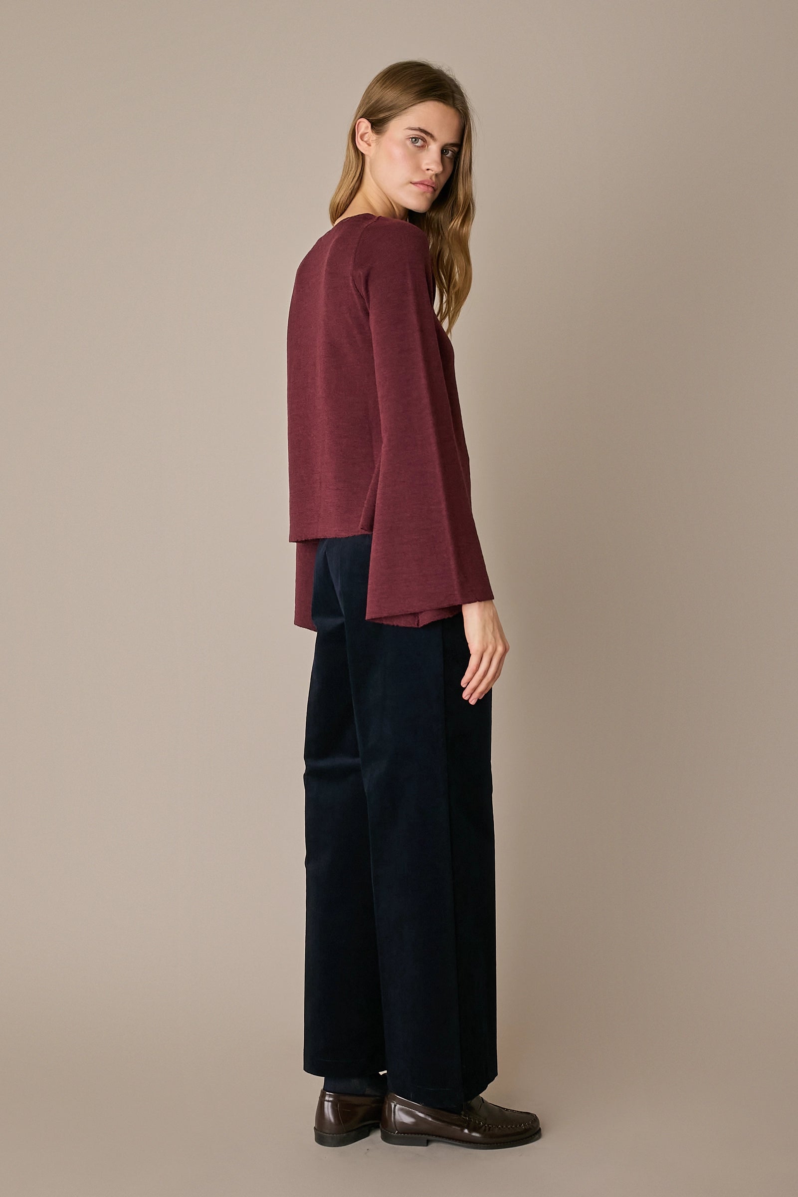 Maglia con collo a barchetta e maniche svasate bordeaux, maniche svasate, in pura lana vergine