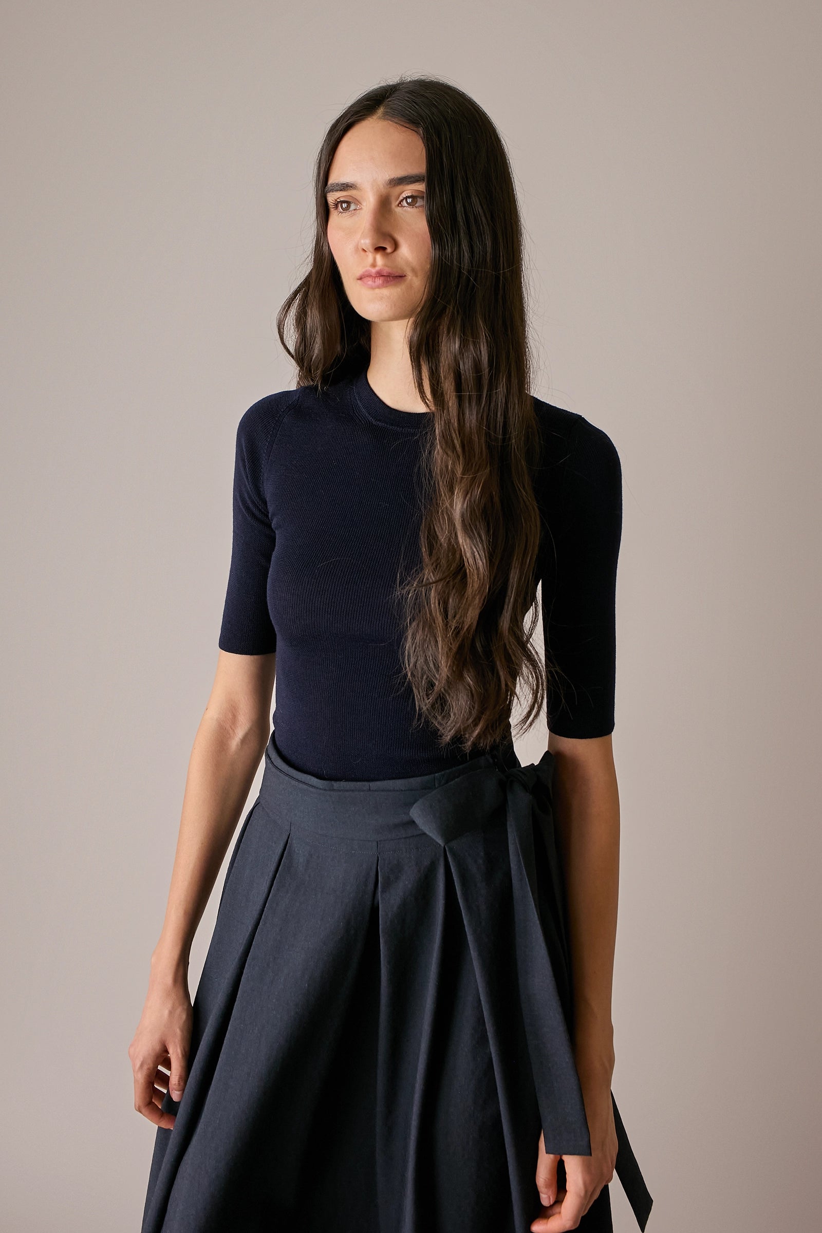 Maglia girocollo a mezze maniche blu navy in lana Merino extrafine, mezze maniche