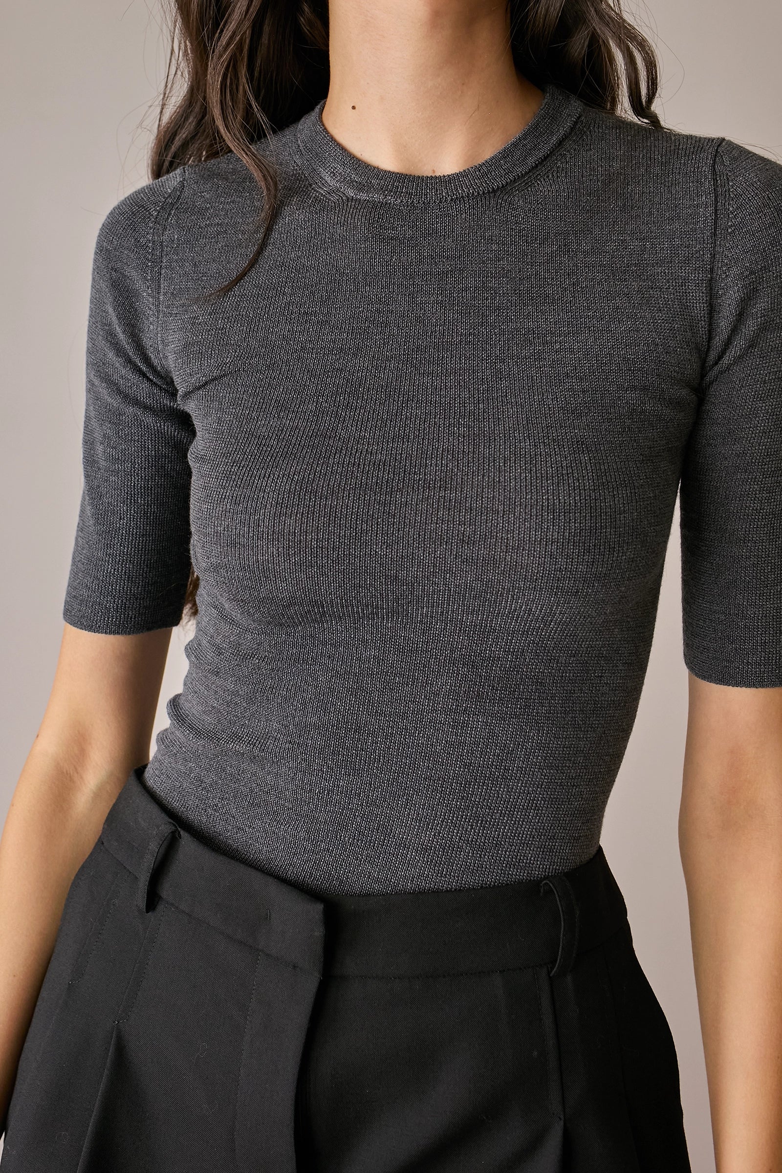 Maglia girocollo a mezze maniche grigio, mezze maniche