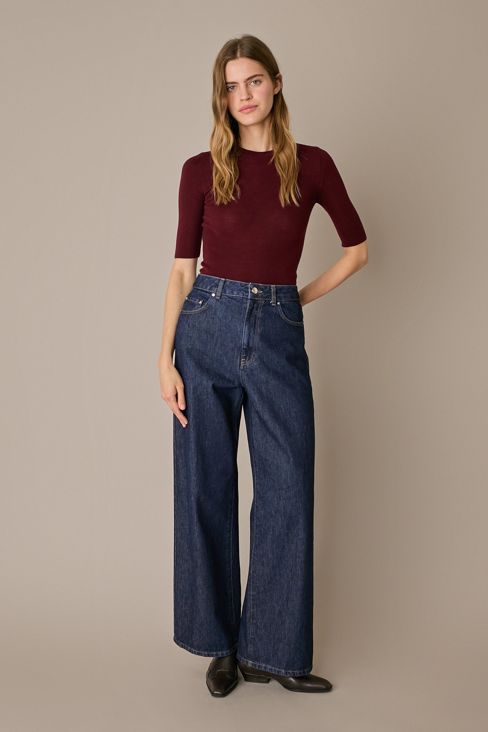 Maglia girocollo a mezze maniche bordeaux in lana Merino extrafine, mezze maniche