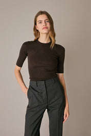 Maglia girocollo a mezze maniche marrone cioccolato, mezze maniche in extraline lana Merino